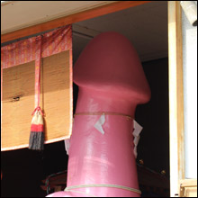 奇祭『かなまら祭り』は今年も大盛況！　しかし、その裏では…