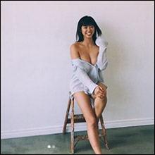 わちみなみ、“女子大生として最後の…”Hカップ巨乳がポロリしそうなセクシーショット!