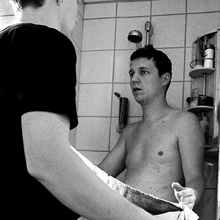 大学教授が愛人を寝取った男をフルチン監禁！