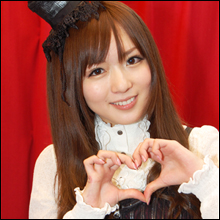 サインを求めて4時間待ち!!　驚異の美少女AV女優がアキバに出現