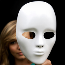 「過激ベッド写真」疑惑の女子アナに視聴者は応援ムードも…番組降板は不可避との指摘