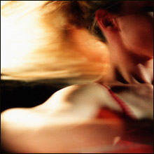 ダンス教室に来た女性を次々に「餌食」にしていた教師