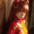 人気コスプレイヤー・うしじまがマイクロビキニ&エヴァコスプレに挑戦!