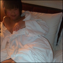 小阪由佳さん結婚直前、バスローブ姿の究極セクシー写真を公開!!