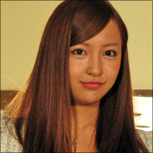 板野友美、CM契約数トップなのに「ほとんど見かけない」謎