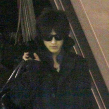 黒木メイサ出産も…夫・赤西仁は解雇の危機に直面