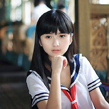 パッツン前髪&セーラー服が似合いすぎる、超美人漫画家!