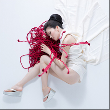 すべてはつながっている…緊縛師・一鬼のこ、ロープアートの集大成となる個展『Red』を開催