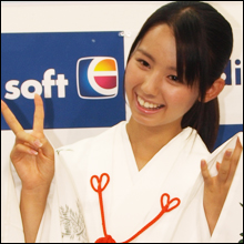 キュートな巫女コスプレ!!　小池里奈ちゃんに”みっこみこ”にされちゃう？