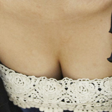 ピンクナースのコスプレが熱い！　草間衿花の胸の谷間に視線が集中!!