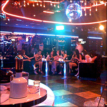 ホステスとキャバ嬢、ホストクラブとホスクラ 似て非なるお水の世界