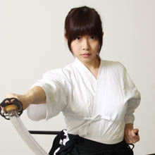 癒し系グラビアアイドルは”居合い抜き”の達人!?