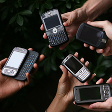 中出ししても安心!?　ケータイで避妊できる時代　～新機能付き携帯電話～