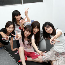 総勢26名のアイドルたちの熱気を肌で体感せよ！　舞台「もしかも！」稽古場突撃取材