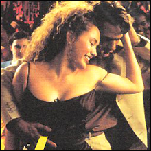 夏はラテンのノリでヤりまくれ。美熟女をナンパするならサルサ・バーだ！