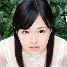 少女のような顔立ちとAカップ微乳で人気の宮沢ゆかり、精飲プレイに初挑戦!