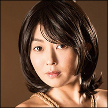 あの小松千春が緊縛モノに初挑戦！　色香ただよう喪服姿も必見!!