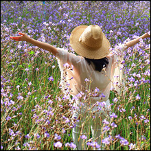 【エロ体験談】お花畑が似合う美少女の謎すぎるスケベアピール