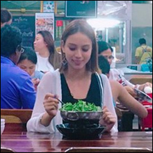 滝沢カレン、セクシーハプニング！　リゾートロケでの胸チラ連発にファン大盛り上がり