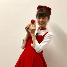 堤礼実アナが”ちょいエロ”でファンを魅了！　肩出しタイドレス姿に美脚全開のねこ娘コス