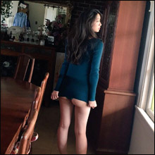 足立梨花、プリ尻連発に男性ファン歓喜！　『ベスト美尻スト』2位獲得で感謝のグラビア