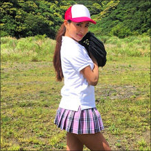 ノーパン始球式ならずもパンチラ連発! 青山めぐ、超ミニスカで男心をくすぐる始球式