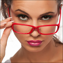 【エロ体験談】草食男子に怒り狂うメガネ美女に誘惑され…