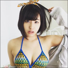 【SNSセクシー】ショートカット美女の谷間