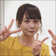 真奈、芸人にお尻を触られる! 紐パンの紐まで外され…