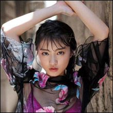 「清純クールビューティ」古賀哉子、ラストアイドル出身の美少女が本気のビキニ