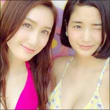 出口亜梨沙、すさまじい遠心力で豊満バスト爆揺れ! プールロケでビキニから飛び出そうなほどのド迫力映像