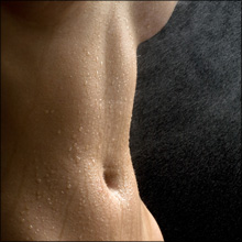 【エロ体験談】潮を吹きまくる彼女と汗だくでヤリまくった夏