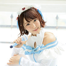 コスプレ大好き佐倉絆、こだわりの衣装でねっとりいやらしく責められ可愛くイキまくる最新作『なりきりコスプレワールド』!