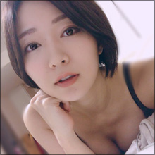 【SNSセクシー】激マブ美女が前のめりで谷間アピール!