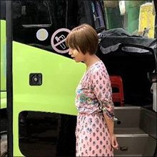 夏菜、バイクタクシーで爆乳大揺れ！　過酷なロケでも男性視聴者を魅了