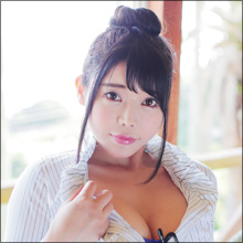 コートの下はヌーブラ&パンティのみ! 完璧ボディで話題の柴咲凛、激エロな秘書に扮して社長を悩殺