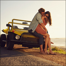 【エロ体験談】パーキングエリアで生挿入からの口内発射! ドライブ中に我慢できなくなり…