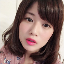 裸エプロン・手ブラ・生尻露出…“可愛すぎる嫁”小林礼奈、衝撃グラビアにネットざわつく