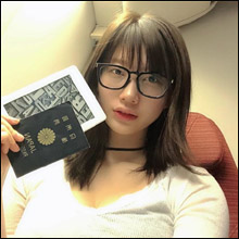 非公開: 「おっぱいが重量オーバー」小倉優香、レアなメガネ姿と圧巻の着衣巨乳に男性ファン歓喜