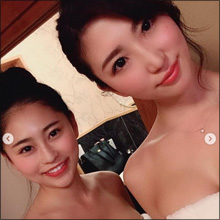 ミラクル神ボディ・松嶋えいみ、温泉ロケで男性スタッフの乳首をツン!