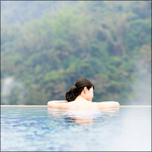 【エロ体験談】露天風呂でシングルマザーに中出し