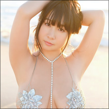 グラビア界屈指の爆乳美女・桐山瑠衣、104センチJカップ超乳が揺れまくる！