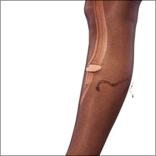 【エロ体験談】酔いつぶれた彼女に中出し！　～破れたストッキングに興奮して～