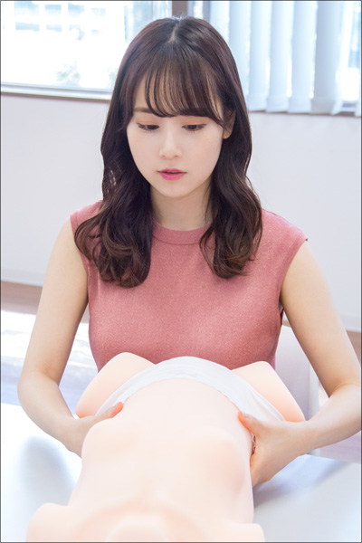 ロリ美少女を完全再現！　ちっぱいタイプの超リアル大型オナホにAV女優・永瀬みなもゾッコン！の画像4