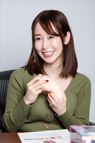 篠田ゆう、オナホには負けたくない!? 超次元ねじれオナホのクオリティに「ムフフ」の画像8