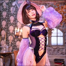 えなこ、エロ可愛いボンデージ魔女コス！　「日本一のコスプレイヤー」の本領発揮で称賛の嵐
