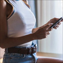 【エロ体験談】スマホゲームで知り合った美女に中出し