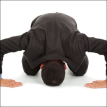 夫の土下座懇願で新たな性癖に目覚めた主婦　〜ブッ飛び素人モデルFile〜