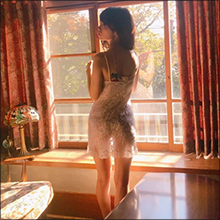 ぱいぱいでか美、透け下着で美尻＆美脚あらわ！　抜群のスタイルに驚きの声