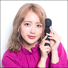 美咲かんな、デンマ好き美女のオカズは女子の放尿シーン!? 最強デンマで「秒」でイク!